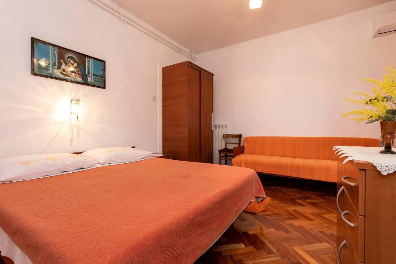 Rooms & Studio Apartment Mira Baška Affittacamere