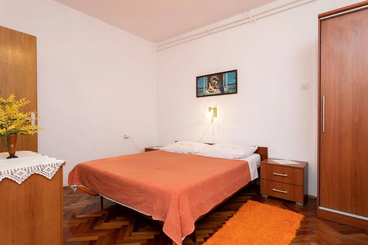 Rooms & Studio Apartment Mira Baška Affittacamere