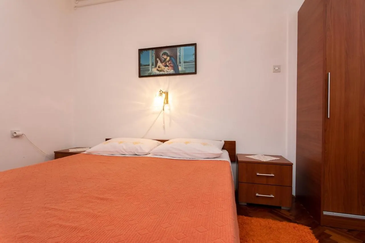 Rooms & Studio Apartment Mira Baška Affittacamere