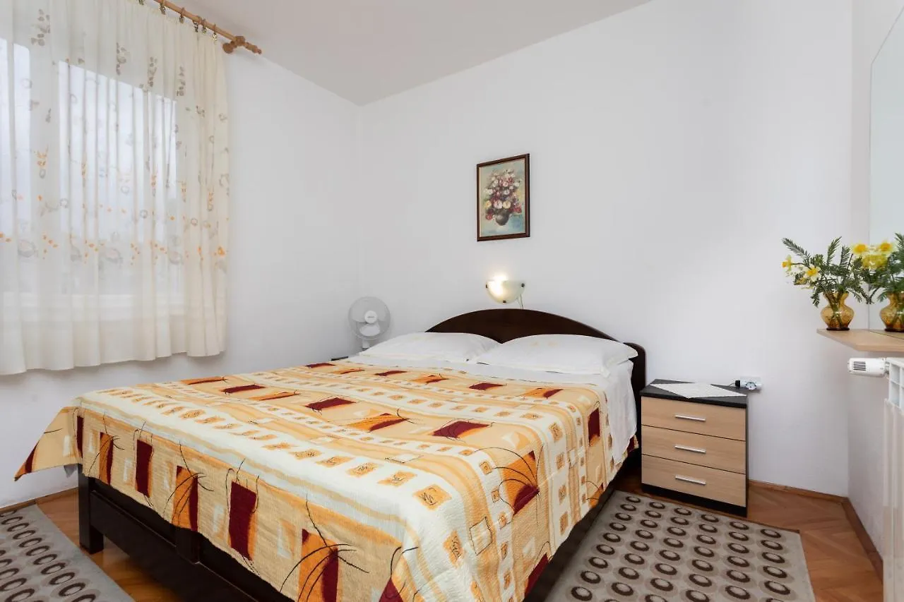 Rooms & Studio Apartment Mira Baška Affittacamere