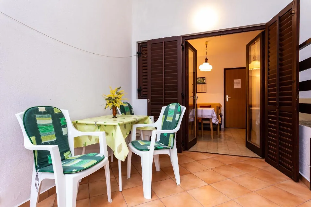 Pensjonat Rooms & Studio Apartment Mira Baška