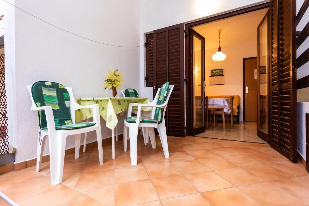 Pensjonat Rooms & Studio Apartment Mira Baška