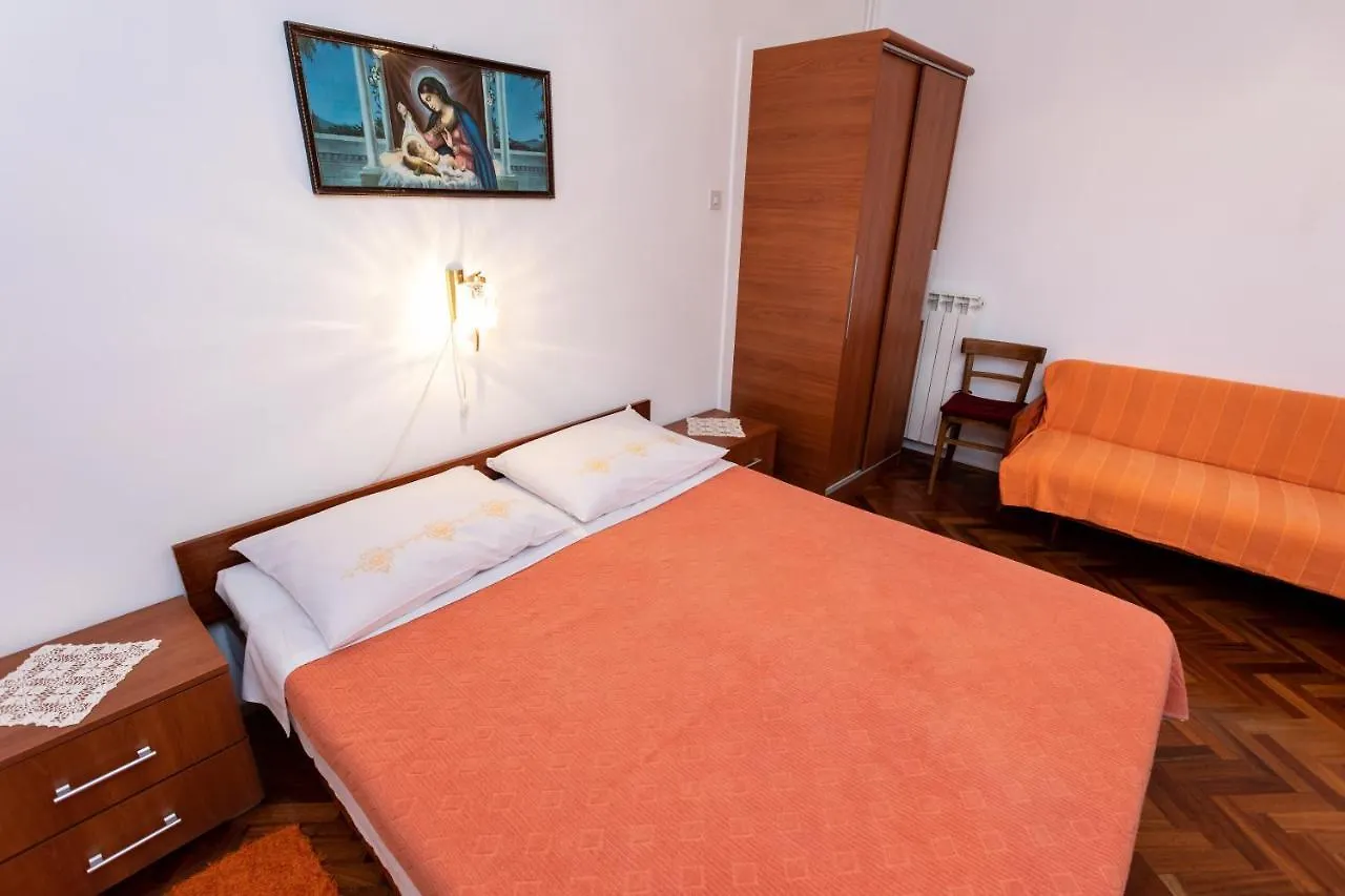 Rooms & Studio Apartment Mira Baška Pensjonat